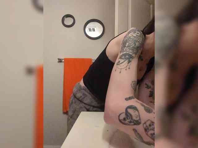 Brujaxgrey webcam
