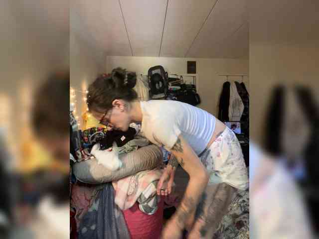 Brujaxgrey webcam