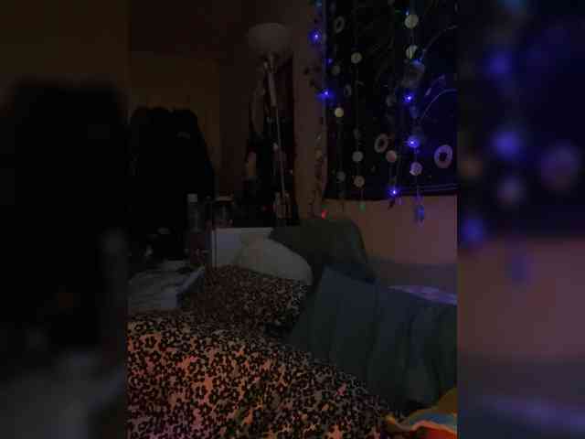Brujaxgrey webcam