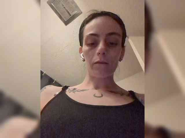 Brujaxgrey webcam