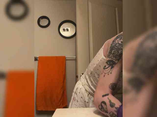 Brujaxgrey webcam