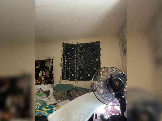 Brujaxgrey webcam
