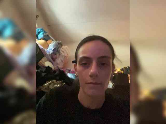 Brujaxgrey webcam