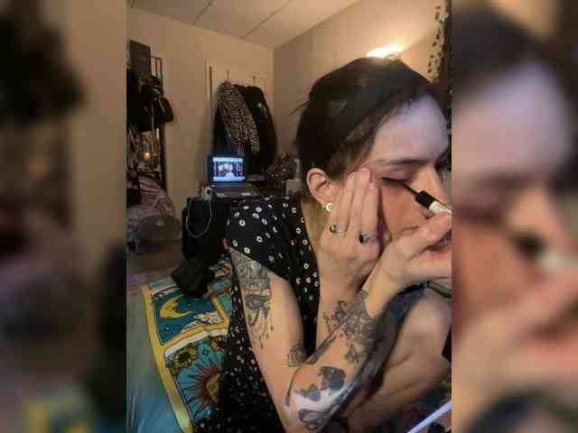 Brujaxgrey webcam