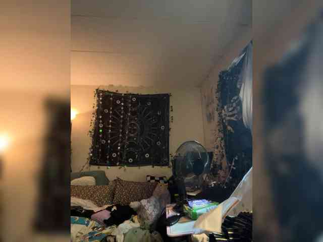 Brujaxgrey webcam