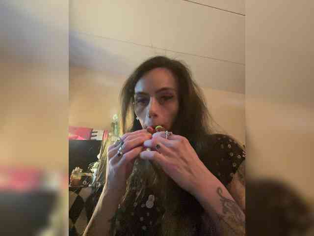 Brujaxgrey webcam