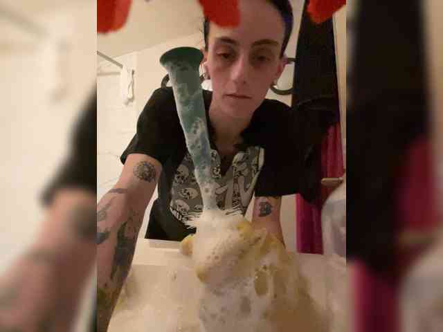 Brujaxgrey webcam