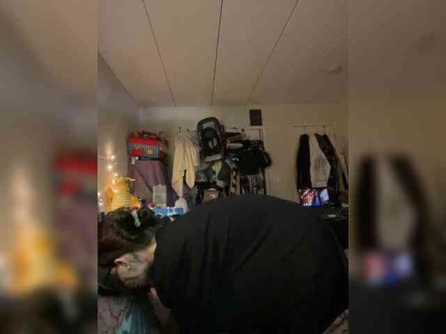 Brujaxgrey webcam