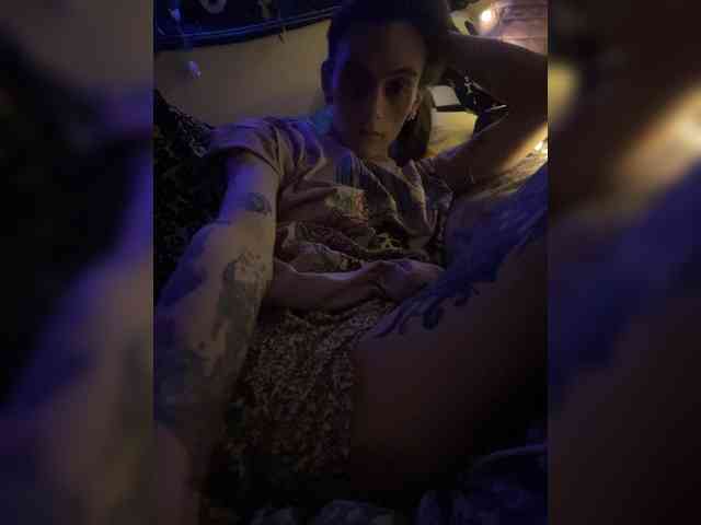 Brujaxgrey webcam
