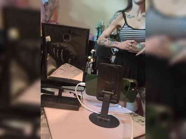 Brujaxgrey webcam