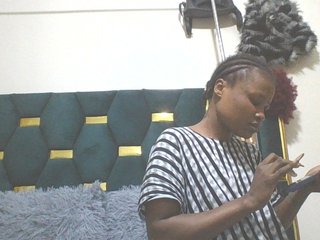 QueenIvy35's Live Webcam