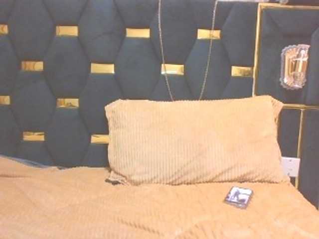 QueenIvy35 live cam preview