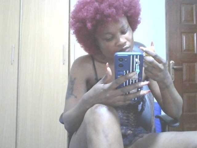 QueenIvy35 live cam on BongaCams