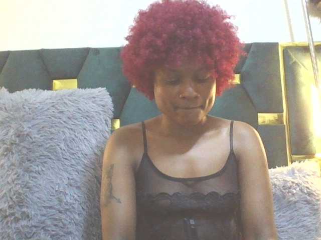 QueenIvy35 live cam on BongaCams