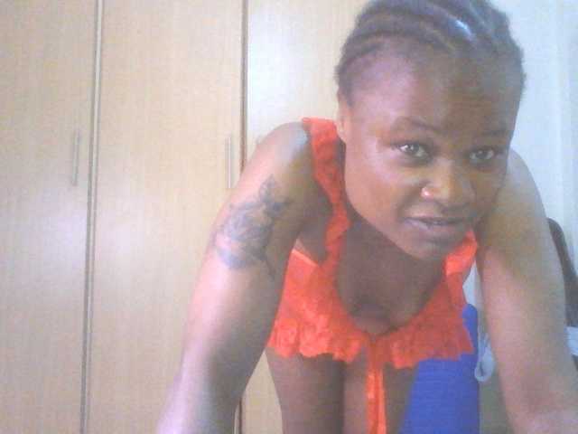 QueenIvy35 live cam on BongaCams