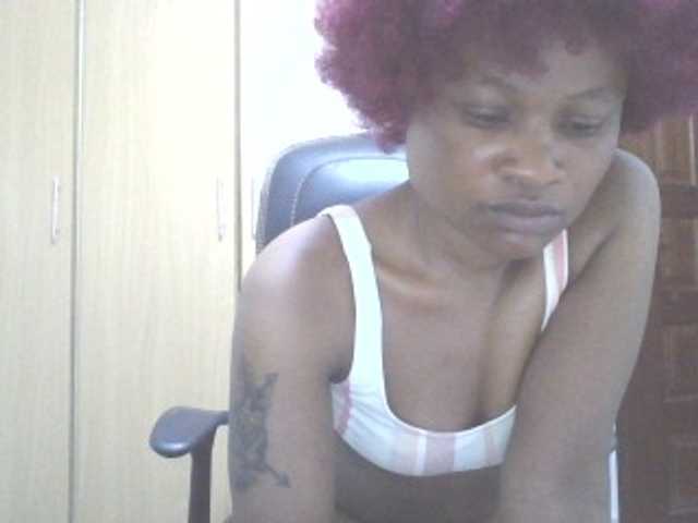 QueenIvy35 live cam on BongaCams
