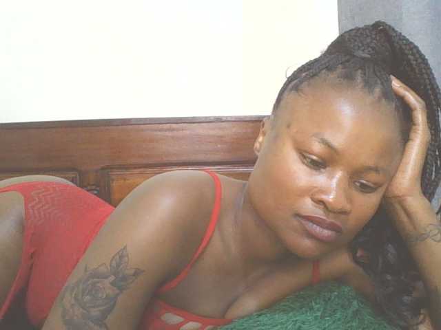 QueenIvy35 live cam preview