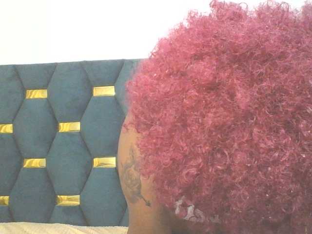 QueenIvy35 live webcam show