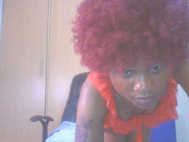 QueenIvy35 live cam on BongaCams