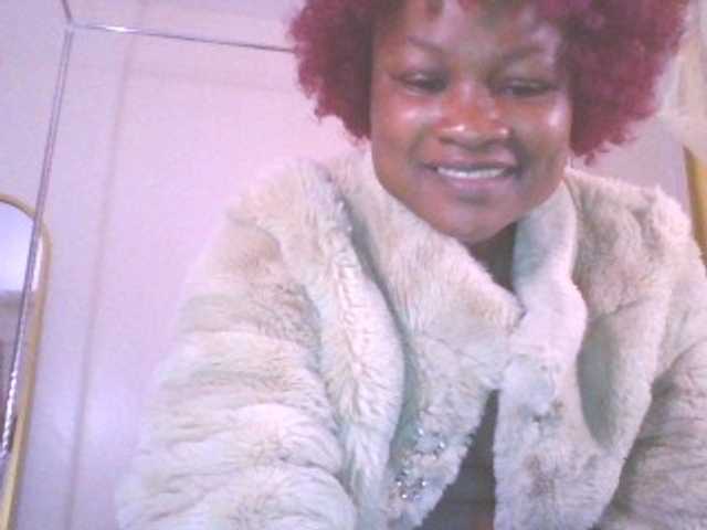 QueenIvy35 live cam on BongaCams