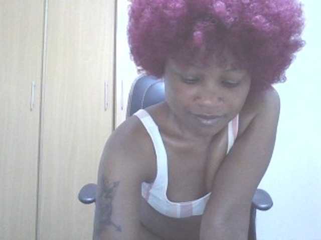 QueenIvy35 live cam on BongaCams