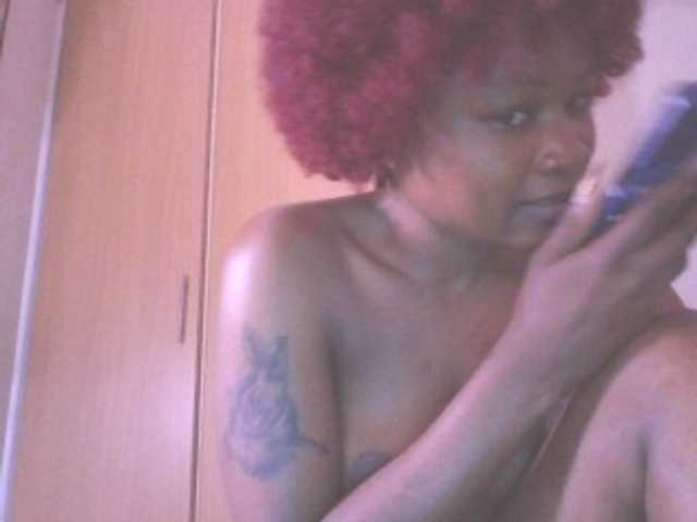 QueenIvy35 live cam on BongaCams