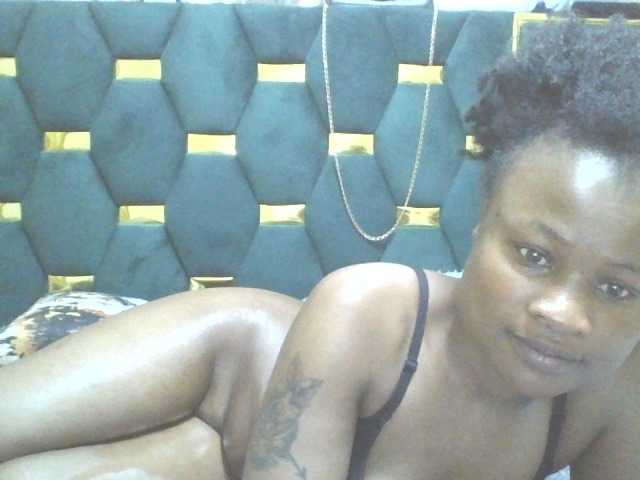 QueenIvy35 live cam preview