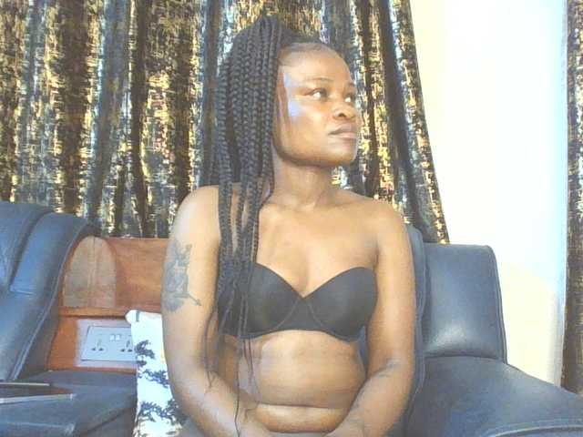 QueenIvy35 live cam on BongaCams