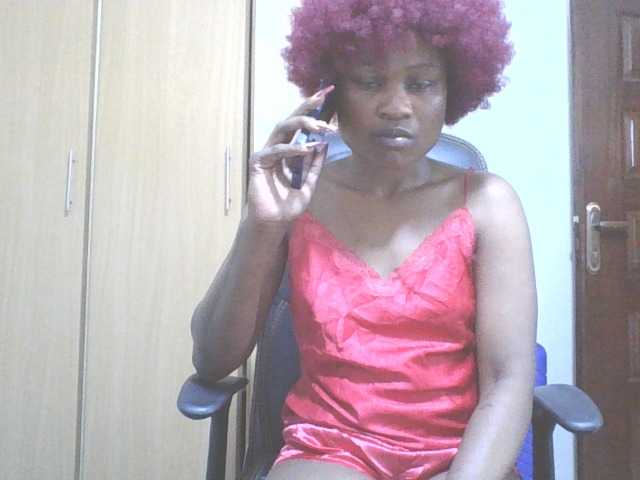 QueenIvy35 live cam on BongaCams