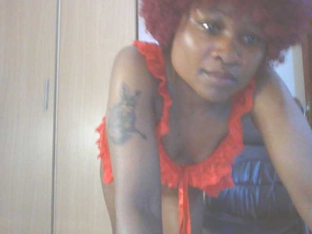 QueenIvy35 live cam on BongaCams