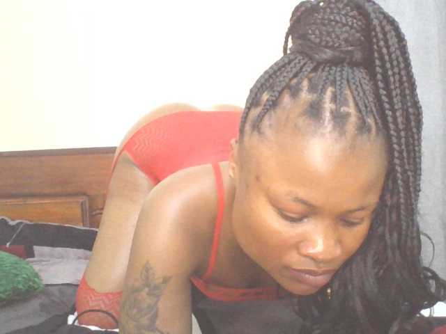 QueenIvy35 live cam preview