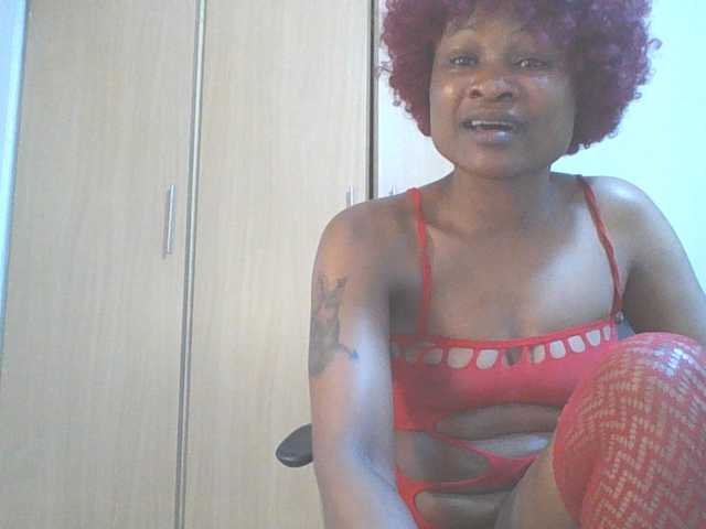 QueenIvy35 live cam on BongaCams
