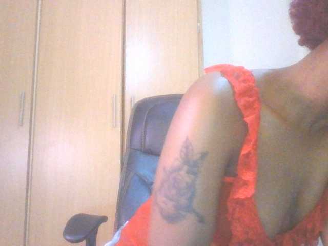 QueenIvy35 live cam on BongaCams