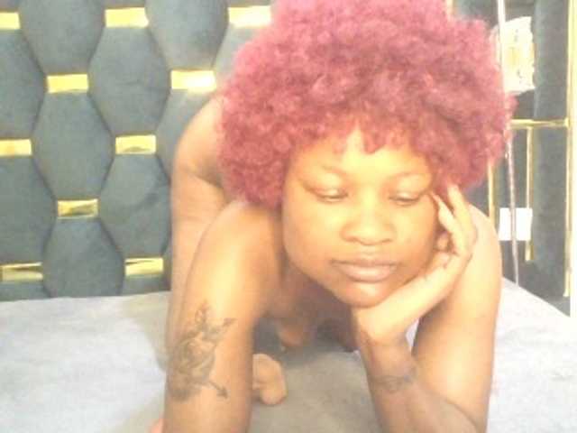 QueenIvy35 live cam on BongaCams