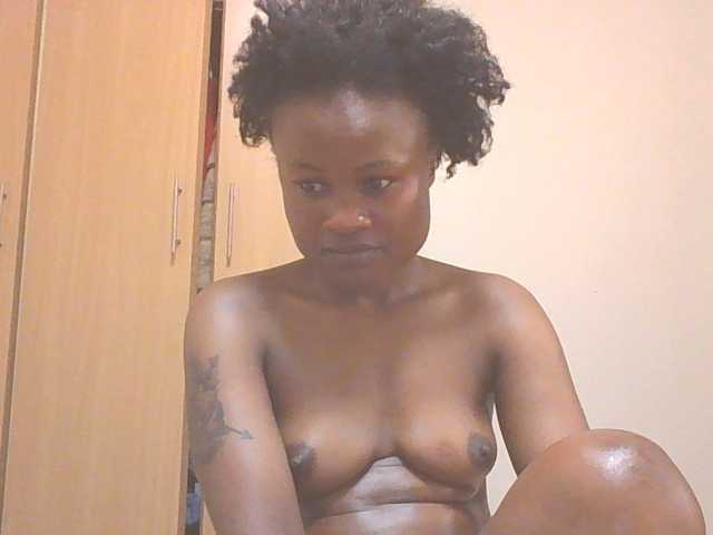QueenIvy35 live cam preview