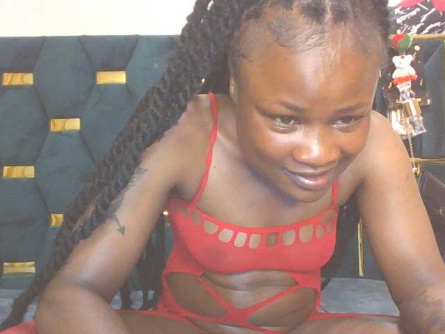 QueenIvy35 live cam on BongaCams