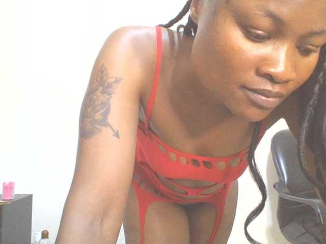 QueenIvy35 live cam on BongaCams