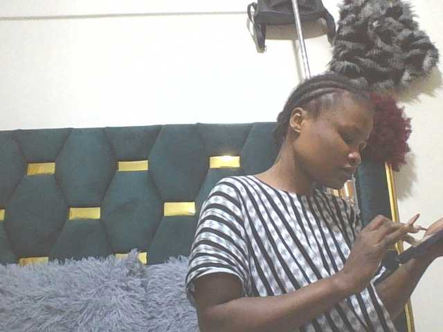QueenIvy35 live cam on BongaCams