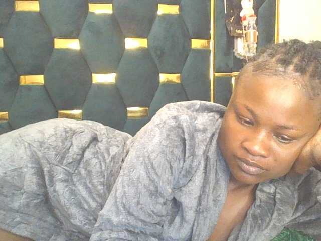 QueenIvy35 live cam on BongaCams