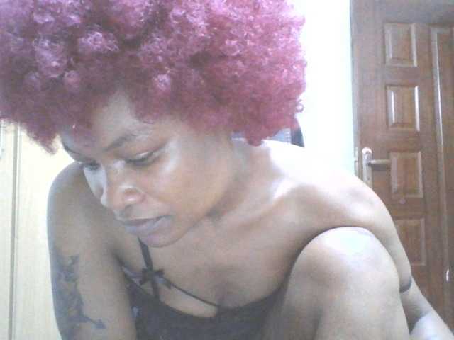 QueenIvy35 live cam on UnifiedCams