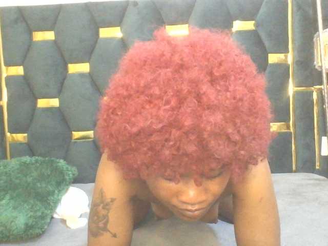 QueenIvy35 live cam on BongaCams
