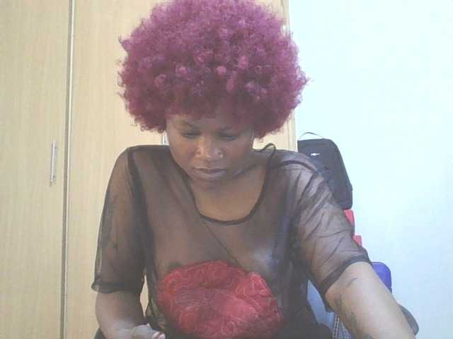 QueenIvy35 live cam on BongaCams