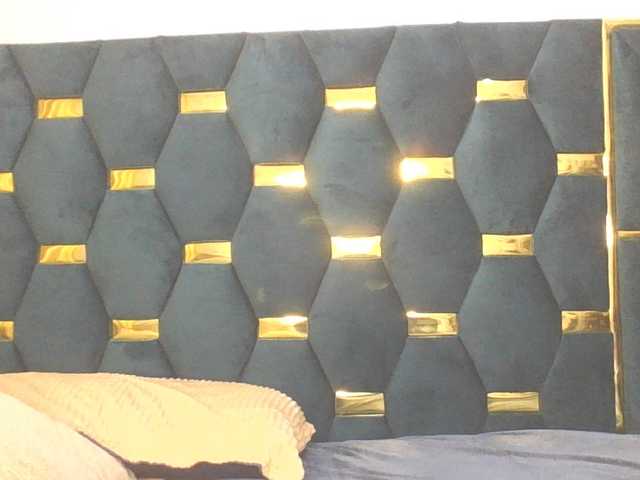 QueenIvy35 live webcam show