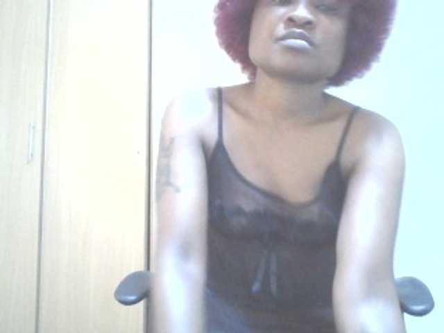 QueenIvy35 live cam on UnifiedCams
