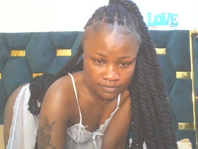 QueenIvy35 live cam on BongaCams