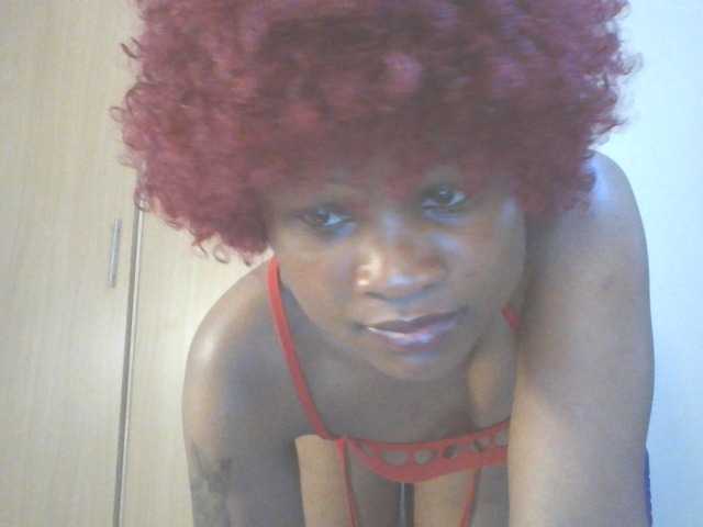 QueenIvy35 live cam on BongaCams