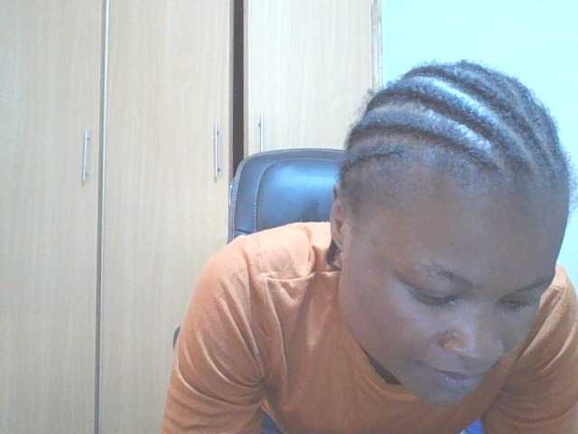 QueenIvy35 live cam on BongaCams