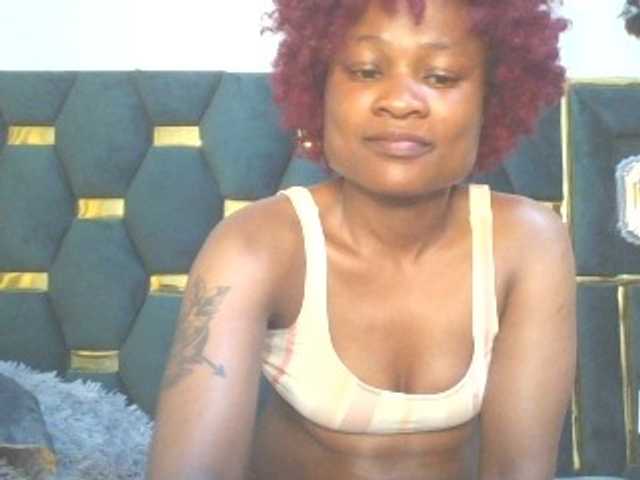 QueenIvy35 live webcam show