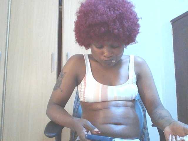 QueenIvy35 live cam on BongaCams