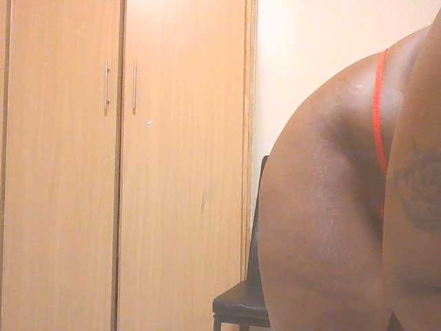QueenIvy35 live cam preview